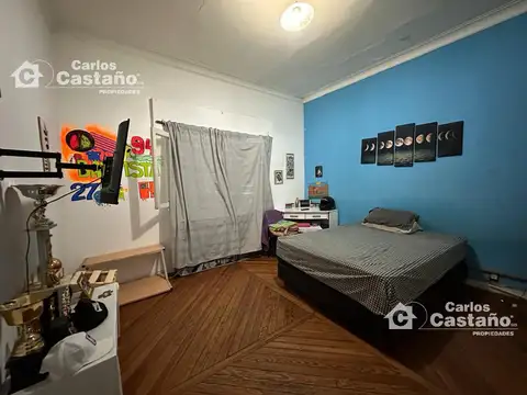 Casa 7 ambientes con 2 baños