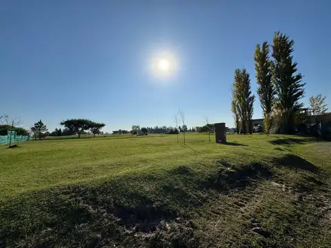 VENTA LOTE COUNTRY MEDAL PILAR - FTE. GOLF