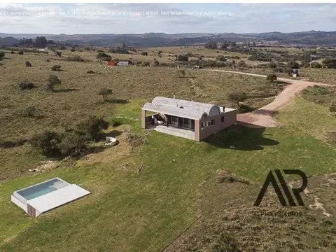 Chacra de 5 ha, con casa de diseño. Ruta 12 Pueblo Eden.