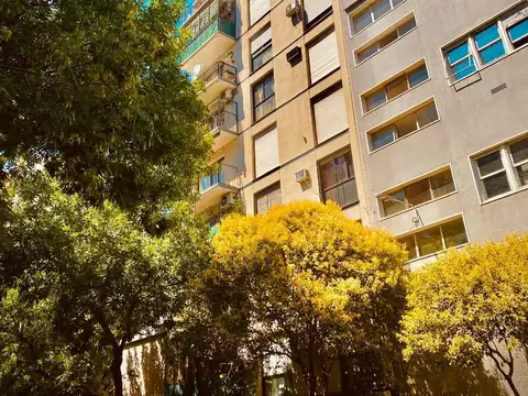 3 ambientes en planta baja al frente con patio