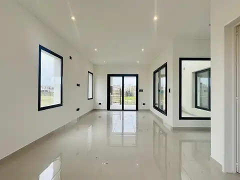 Casa 5 ambientes con 3 baños