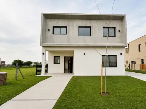 Casa 5 Ambientes en Santa Elisa - Pilar del este