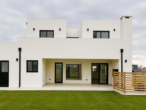 Casa en Venta en Pilar Del Este - Santa Elisa, USD 205.000