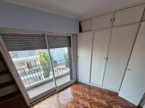 AMPLIO DEPARTAMENTO SEMIPISO 3 AMB. CON DEPENDENCIA - CONTRAFRENTE - BALCON - MUY LUMINOSO