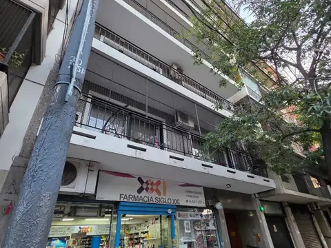 AMPLIO DEPARTAMENTO SEMIPISO 3 AMB. CON DEPENDENCIA - CONTRAFRENTE - BALCON - MUY LUMINOSO