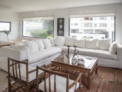 Venta apartamento dos dormitorios. Playa brava, Punta del Este.