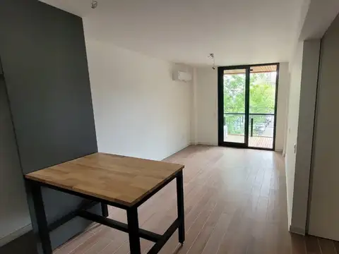 Departamento en Alquiler en Parque Chacabuco, $ 800.000