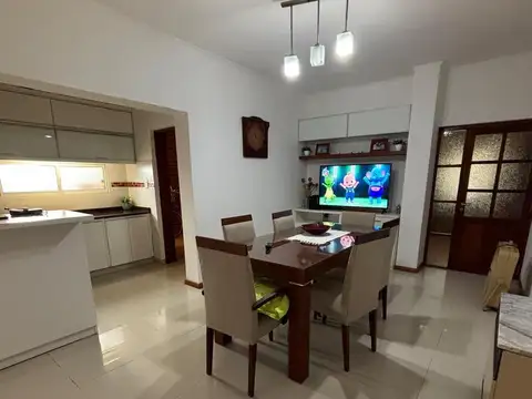 Venta - Casa de 3 dormitorios con patio y piscina.