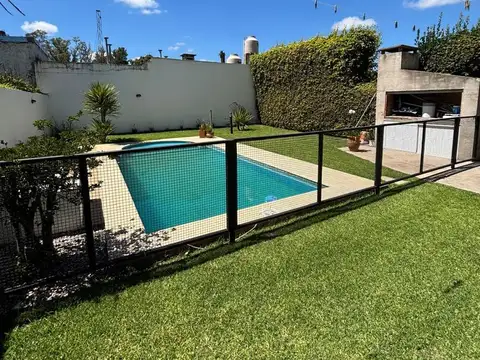 Venta - Casa de 3 dormitorios con patio y piscina.