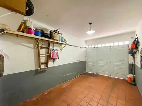Venta - Casa de tres dormitorios en Barrio Sarmiento