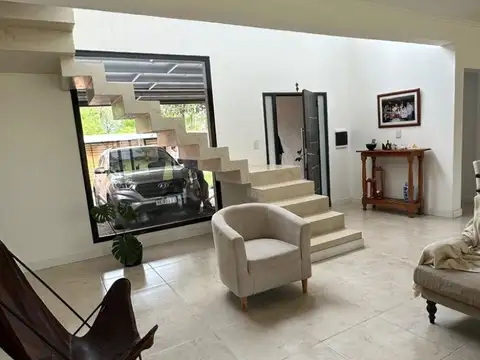 Casa en Venta con 2 cocheras