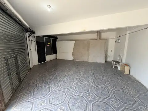 Local en Alquiler en Parque Chacabuco, $ 800.000