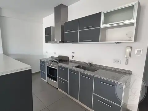 1 AMB C/ BALCON Y BAJAS EXPENSAS - 5 AÑOS DE ANTIGUEDAD - TODO LUZ