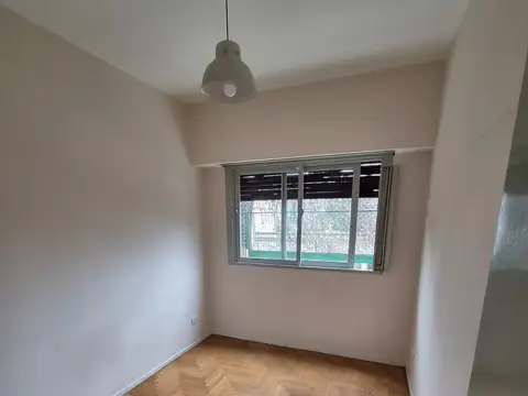 PH 3 ambientes con balcón corrido al frente, 1er piso por escalera