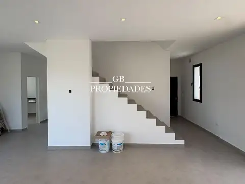 Casa en Venta en Pilar del Este - Santa Lucia, USD 220.000