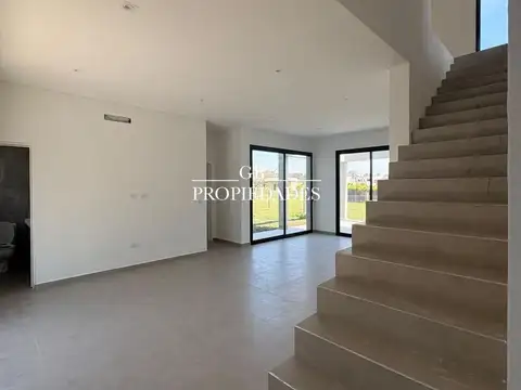 Venta de Casa 5 Ambientes en Santa Lucia, Pilar