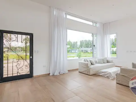 Casa en Alquiler en Club Miralagos, USD 1.500