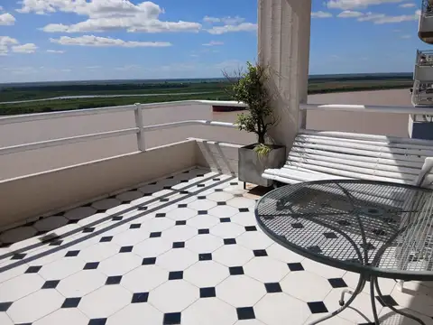 Departamento 8 ambientes con 4 baños