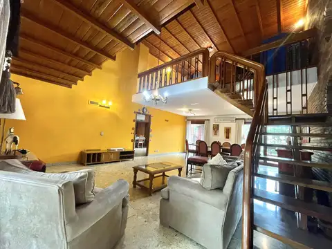 Casa 6 ambientes en Lomas este