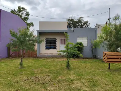 CASA EN VENTA  3  AMBIENTES - SANTA CLARA DEL MAR .