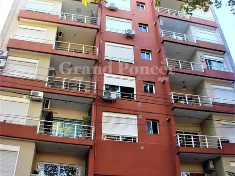 Venta Departamento 3 Ambientes con Balcón y Cochera
