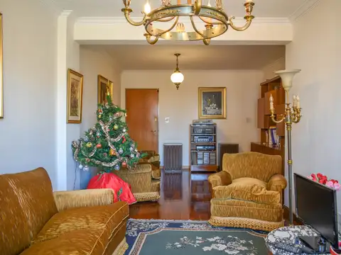 Piso Exclusivo 3 dormictorios con cochera y baulera.  8vo piso.  Excelente calidad y estado.