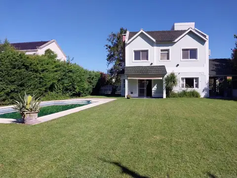 Casa en venta 4 ambientes Barrio La Casualidad, Pilar. Apto Credito.