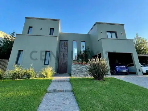 Casa a la Laguna en Venta en El Canton, Vista Abierta, Pileta y Muelle Propio