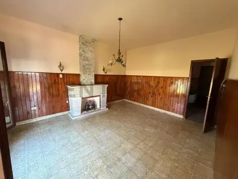 Casa 6 ambientes con 1 baño