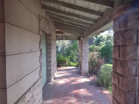 Casa 6 ambientes con 2 baños