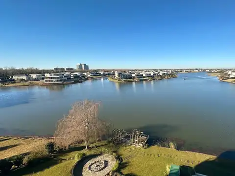 Increíble departamento al lago central en Acqua Golf!