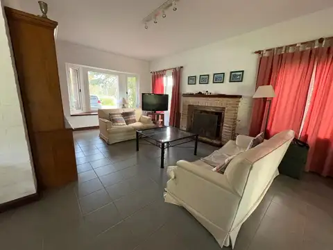 Casa 5 ambientes con 3 baños