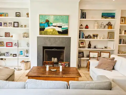 Casa en Venta con 4 cocheras