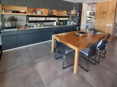 Casa 4 ambientes con 3 baños