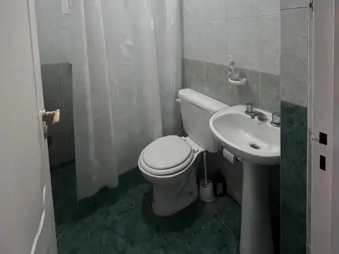 Casa 8 ambientes con 6 baños