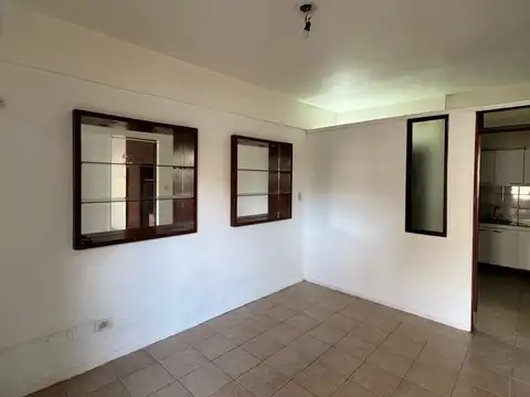 Venta PH 2 ambientes al frente con entrada de auto, apto profesional. Villa Devoto