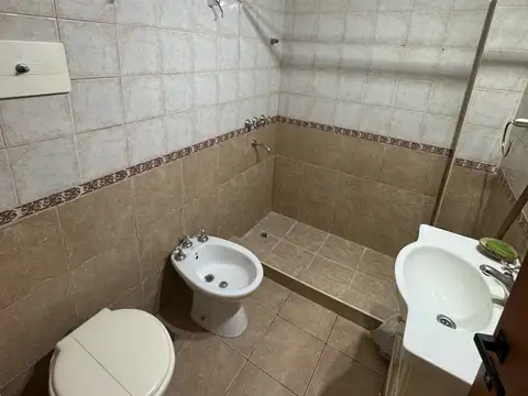 Venta PH 2 ambientes al frente con entrada de auto, apto profesional. Villa Devoto