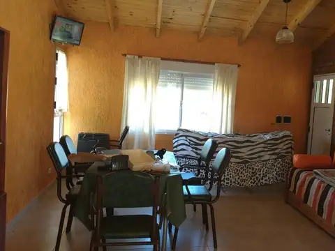 Casa 5 ambientes con 2 baños