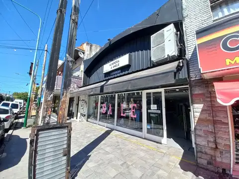 Local en principal arteria comercial de Rafael Calzada! 