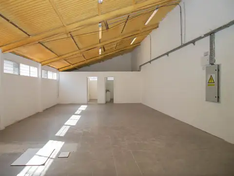 Venta gran local comercial con vivienda Carrasco