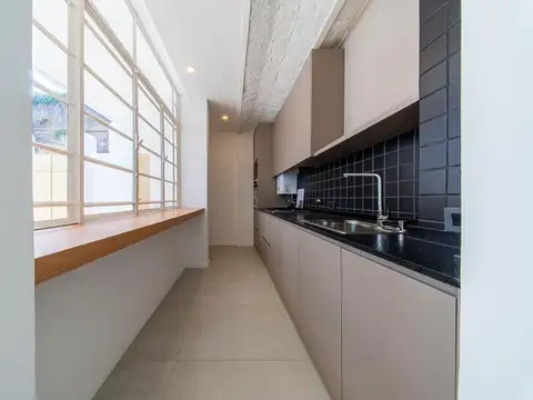 VENTA - PH DE 2 DORMITORIOS RECICLADO CON PATIO - ABASTO