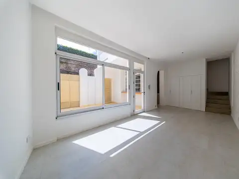 VENTA - PH DE 2 DORMITORIOS RECICLADO CON PATIO - ABASTO