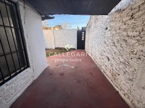 Depto Tipo Casa en Alquiler en Berazategui Oeste, $ 320.000