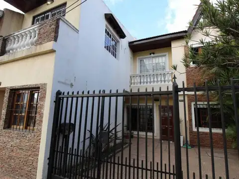Casa 7 ambientes con 3 baños
