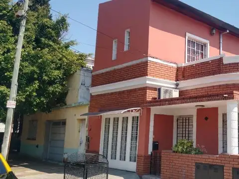 Casa tipo PH 3amb y Depto 2amb. Lanús