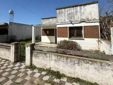 Casa en venta en Torres a refaccionar Lujan.