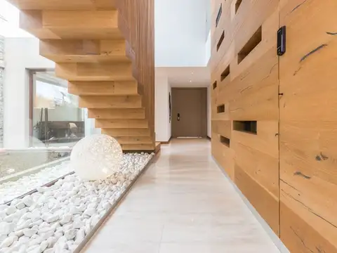 Casa 6 ambientes con 4 baños