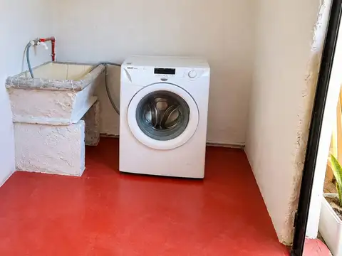 VENTA. CASA DE 4 AMBIENTES CON JARDÍN. CHASCOMÚS