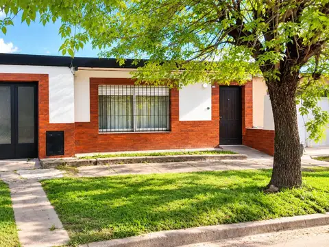 Venta Casa 4 ambientes con garaje y patio - Chascomús