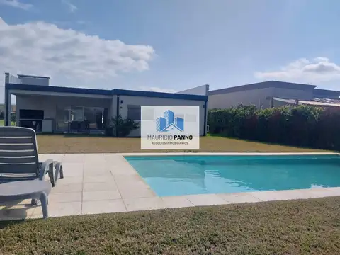 Casa en venta c/ cochera en San Ramiro